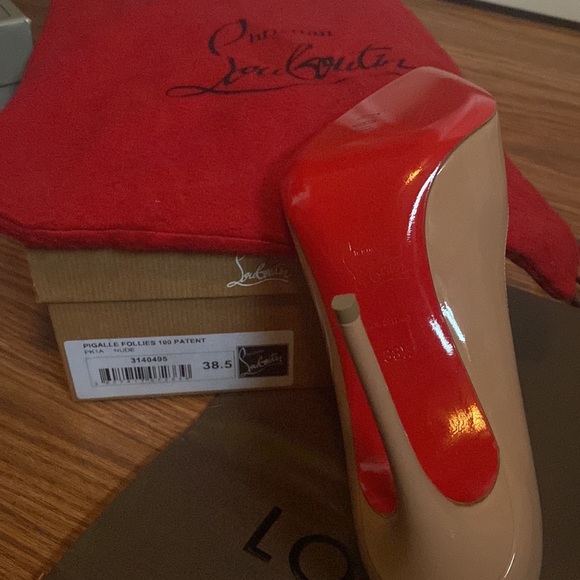 NWOT Christian Lounoutins PigalleFollies 100 Patent Nude Pumps - Picture 4 of 17